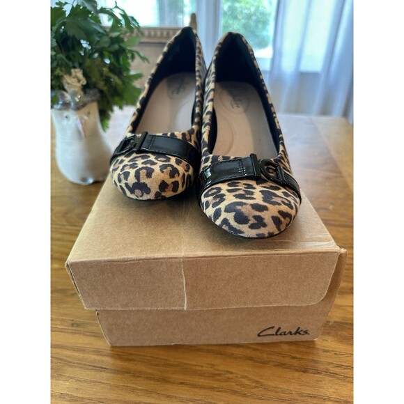 Clarks Women’s Comfort Shoe Leopard Wedge Size 7 New - Picture 2 of 5